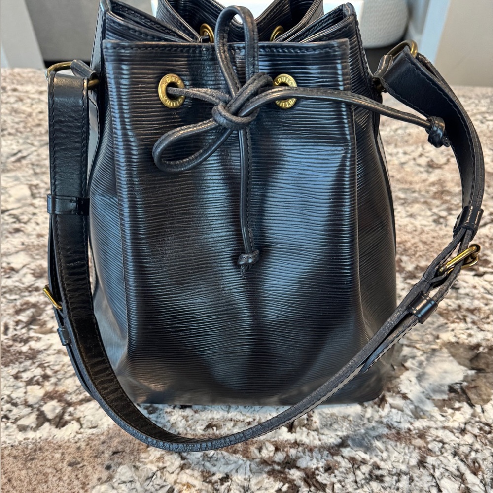 Louis Vuitton Noe Black Epi Leather Bucket tote